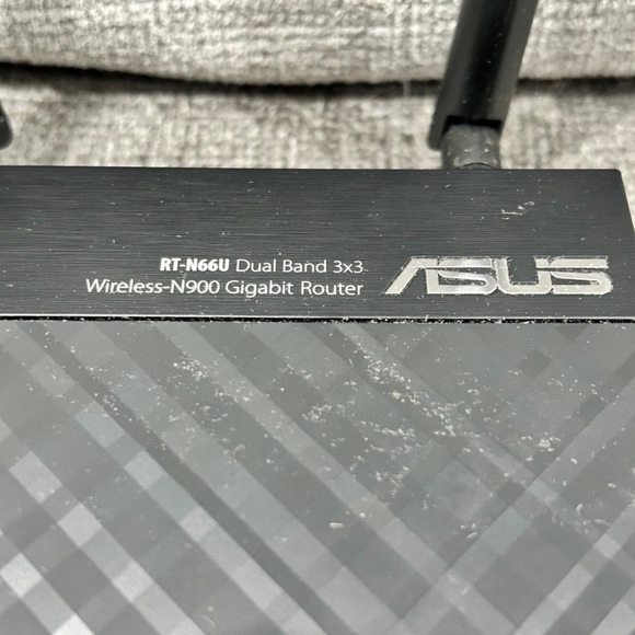 ASUS RT-N66U Router - Picture 3 of 6
